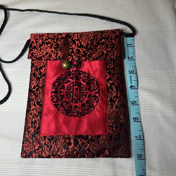 🐈‍⬛ Asian Silk Bag  with bell latch cross body - Picture 7 of 7